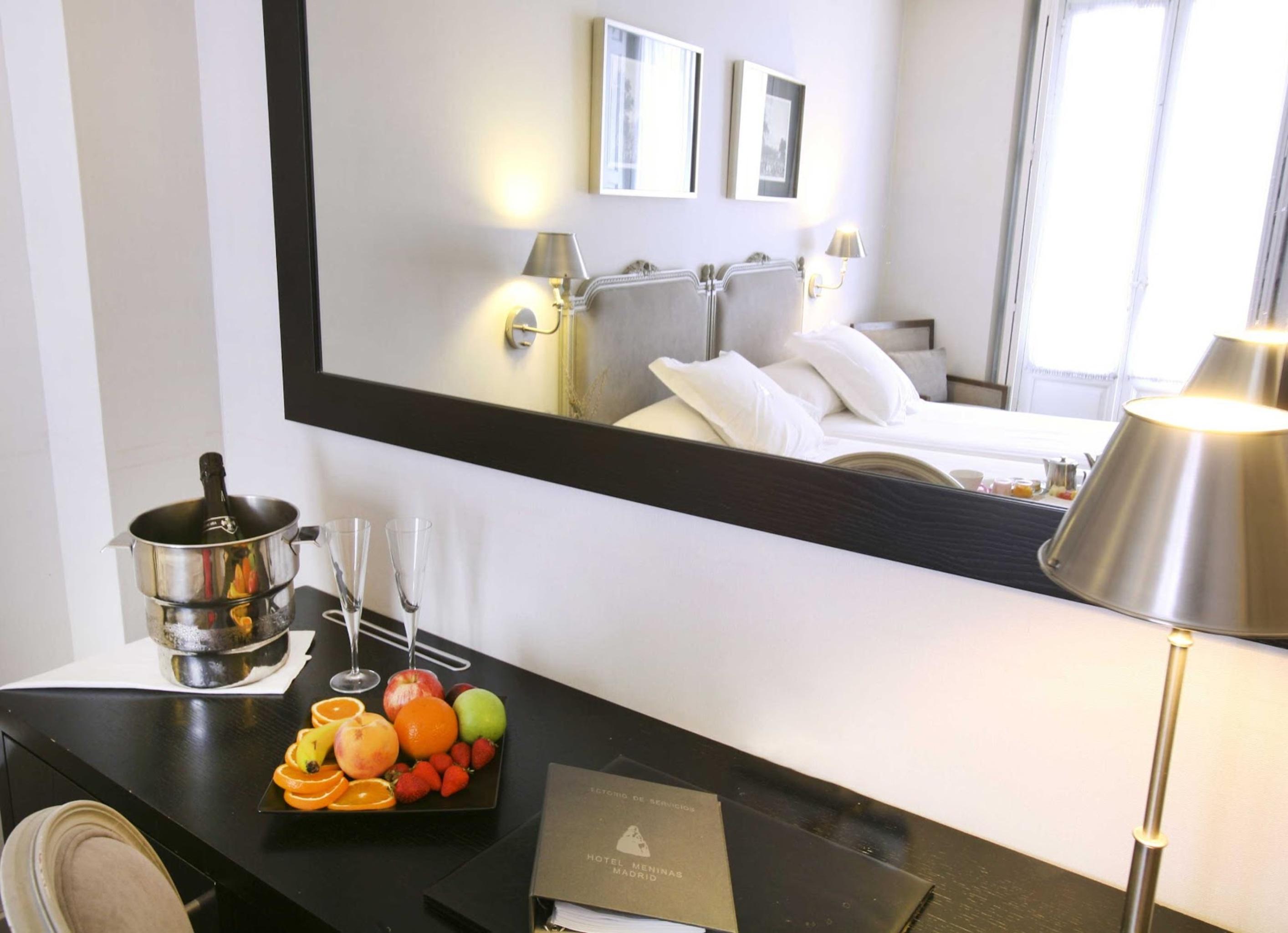 Hotel Meninas - Boutique Opera Мадрид Екстериор снимка