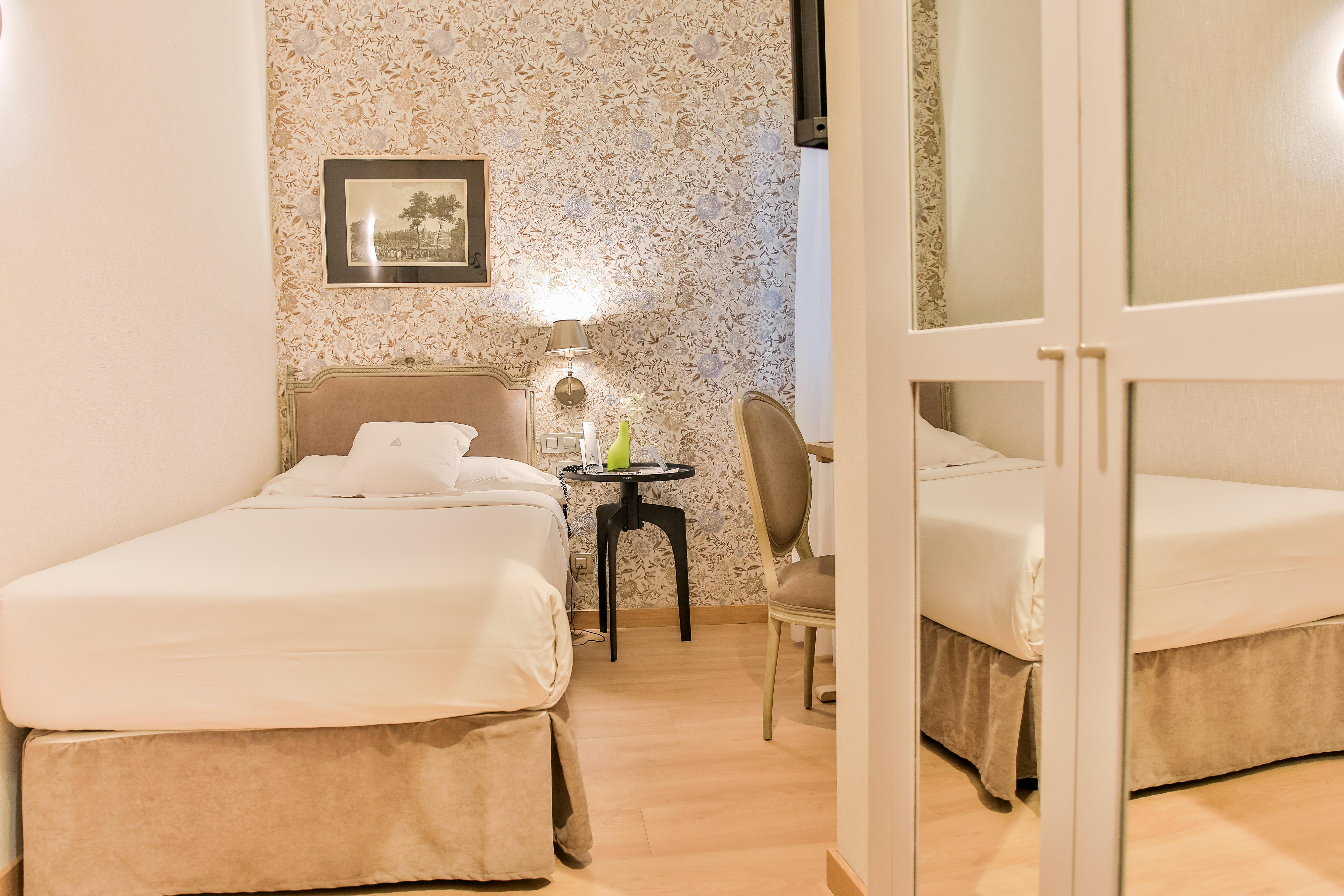 Hotel Meninas - Boutique Opera Мадрид Екстериор снимка